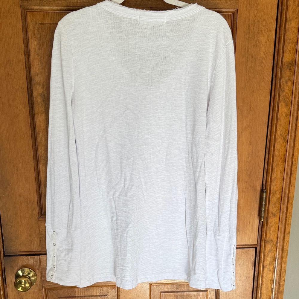 Arcadia Classic White Long Sleeve V-Neck Top - Picture 3 of 3